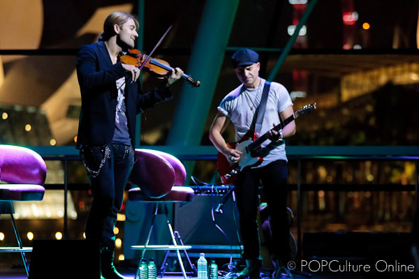 http://www.popcultureonline.net/wp-content/gallery/20111006-david-garrett-showcase/c59z5695.jpg