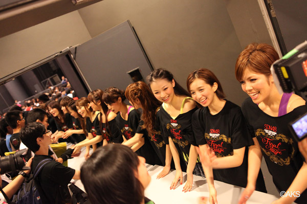 sdn concert - members lined up at the door to thank the audience after the concert - 17 Feb 2012 web