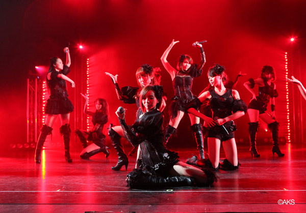 sdn concert - song end pose - 17 Feb 2012-web